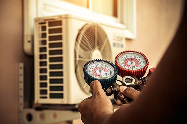 Professional Ac Installation technician working in Palos Verdes Peninsula, CA